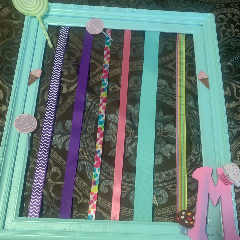 Custom sugar and spice bow holder